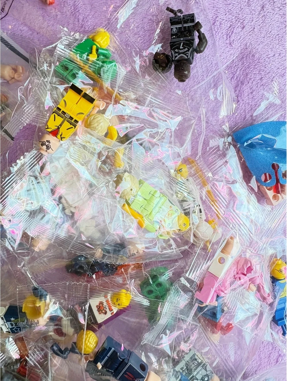 Mini figures  5 pieces.